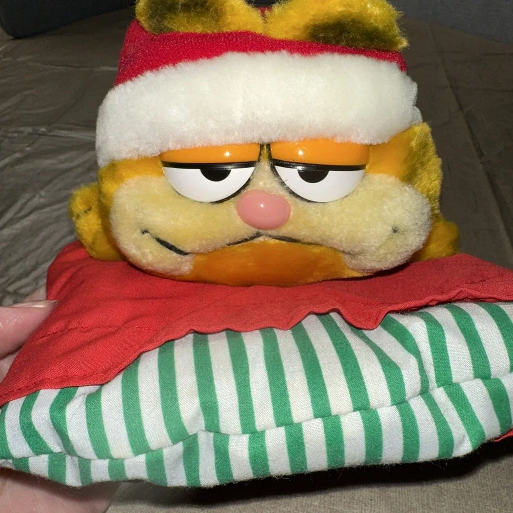 Dakin Fun Farm Christmas Garfield 1981 Plush Nap Time on Pillow Sleigh